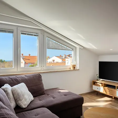 Apartment Sunny App With Reserved Parking Porec