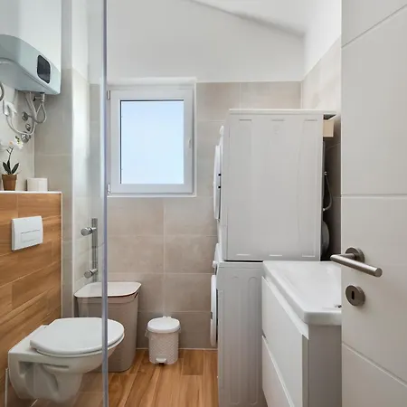 Apartment Sunny App With Reserved Parking Porec