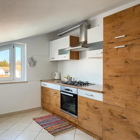 Sunny App With Reserved Parking