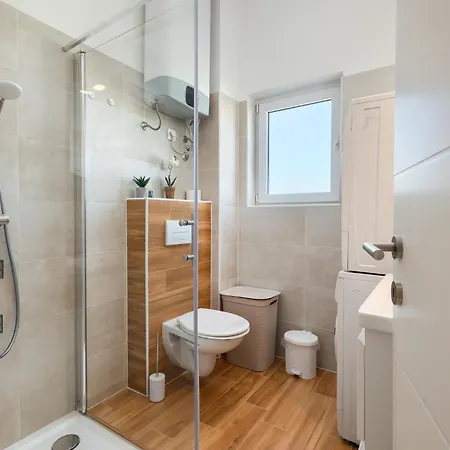Apartment Sunny App With Reserved Parking Porec
