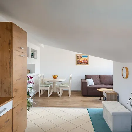 Sunny App With Reserved Parking Apartment