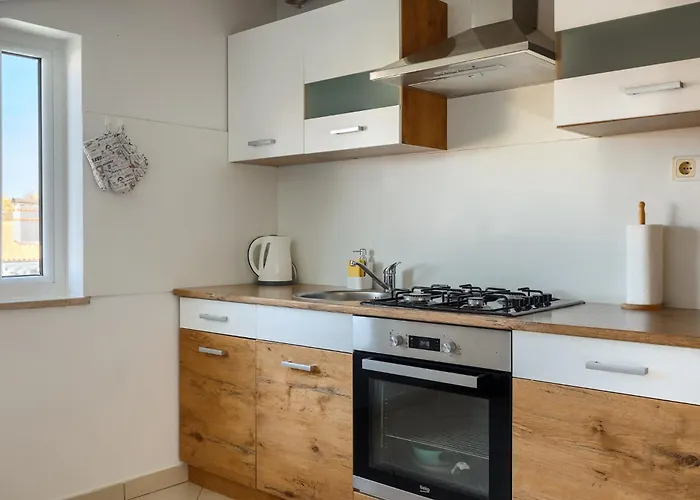 Sunny App With Reserved Parking