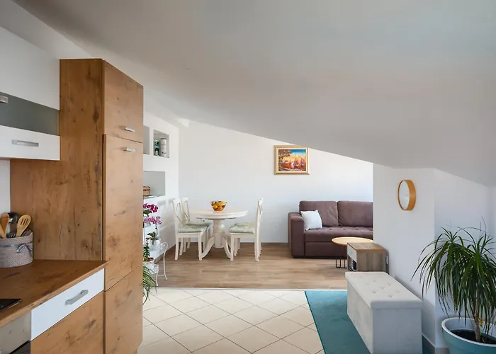 Sunny App With Reserved Parking Apartman