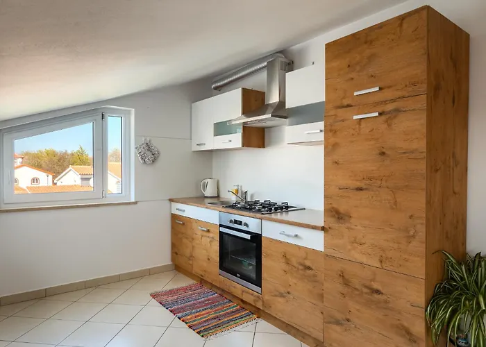 Sunny App With Reserved Parking